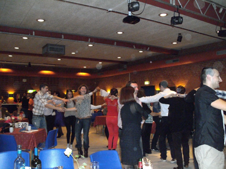 De Ziua Naţională, doi gălăţeni le-au cântat românilor din Danemarca