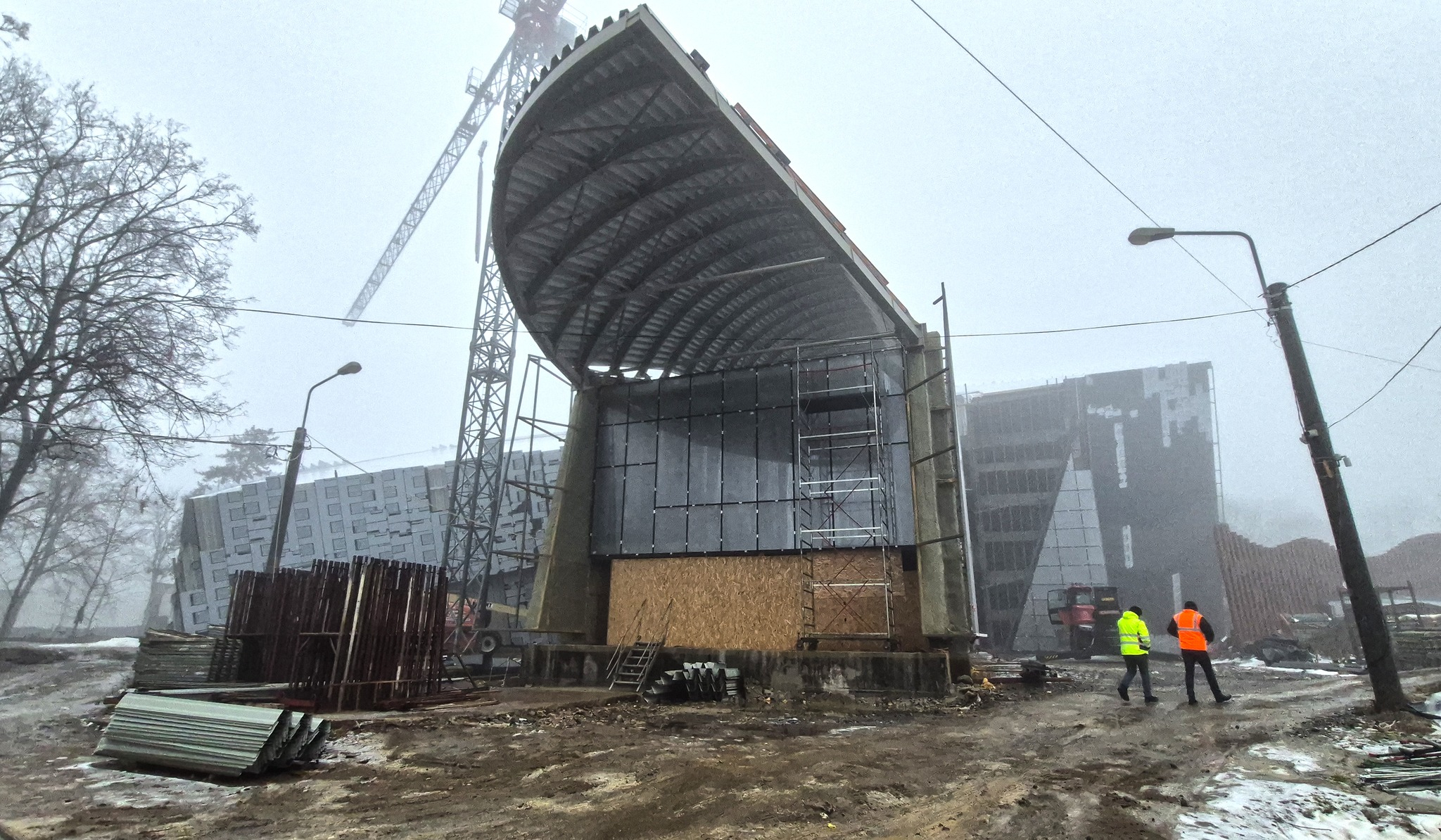 Pe șantierul noului Muzeu de Artă Vizuală se lucrează acum la instalațiile electrice, termice și sanitare