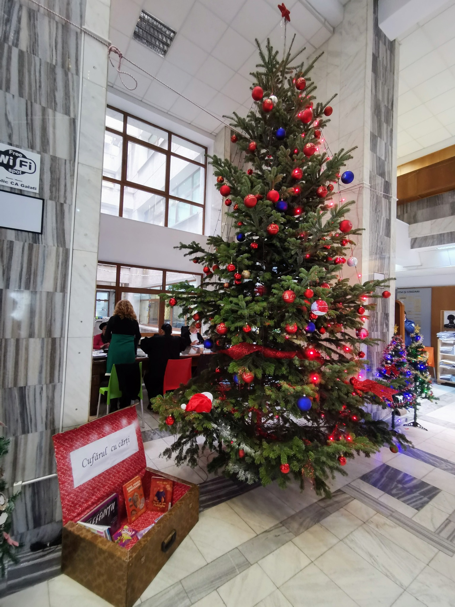 Magie și caritate la Palatul Justiției