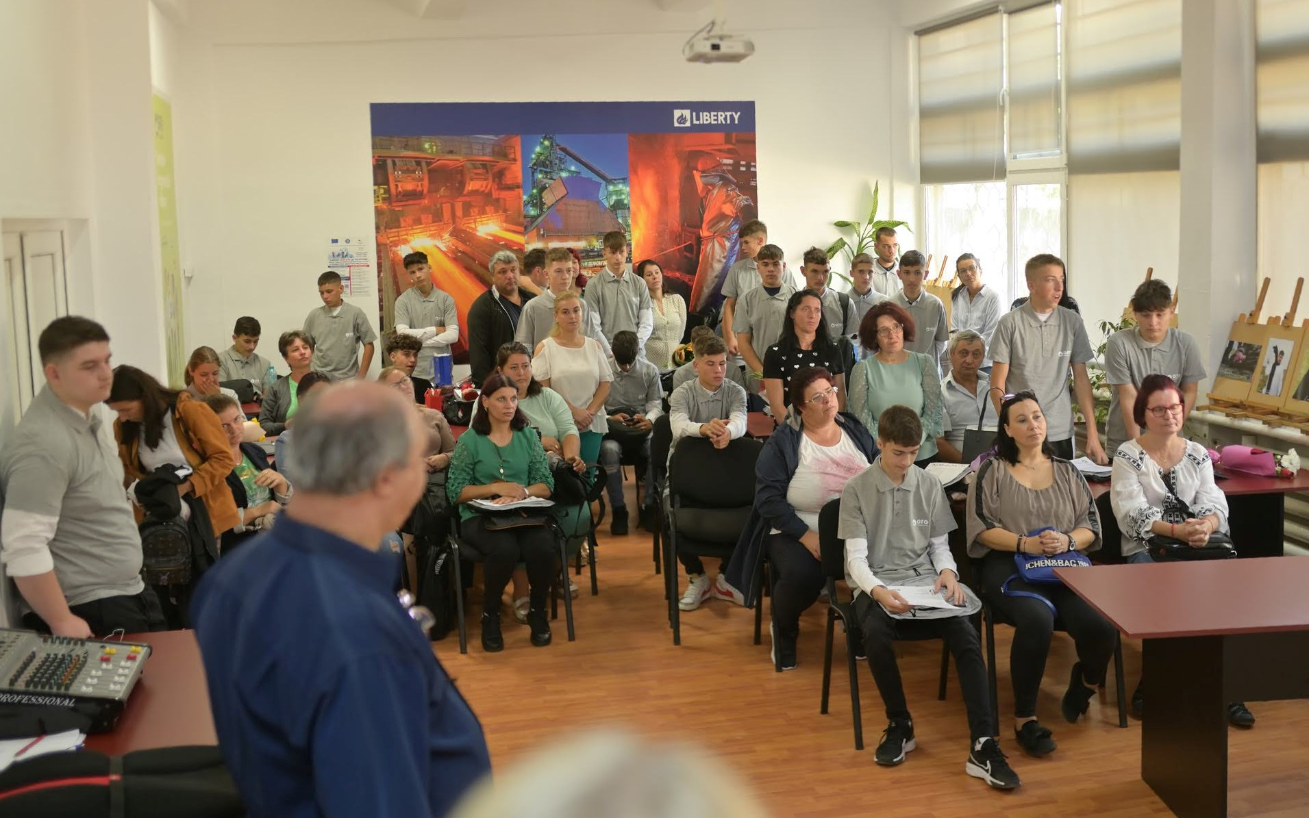 O nouă clasă de electricieni formată cu ajutorul combinatului siderurgic