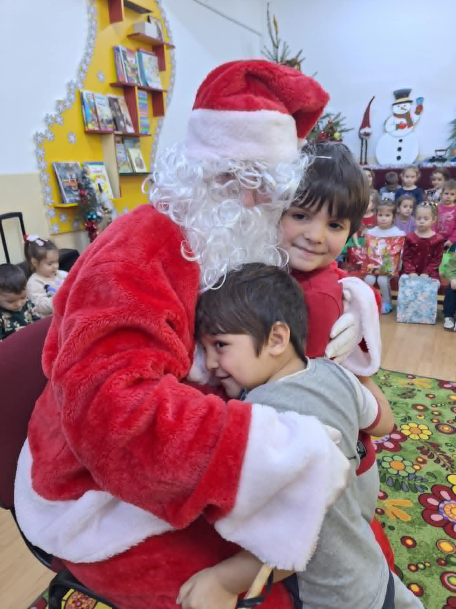Daruri pentru 1.200 de copii din judeţele Galaţi şi Vrancea (foto)