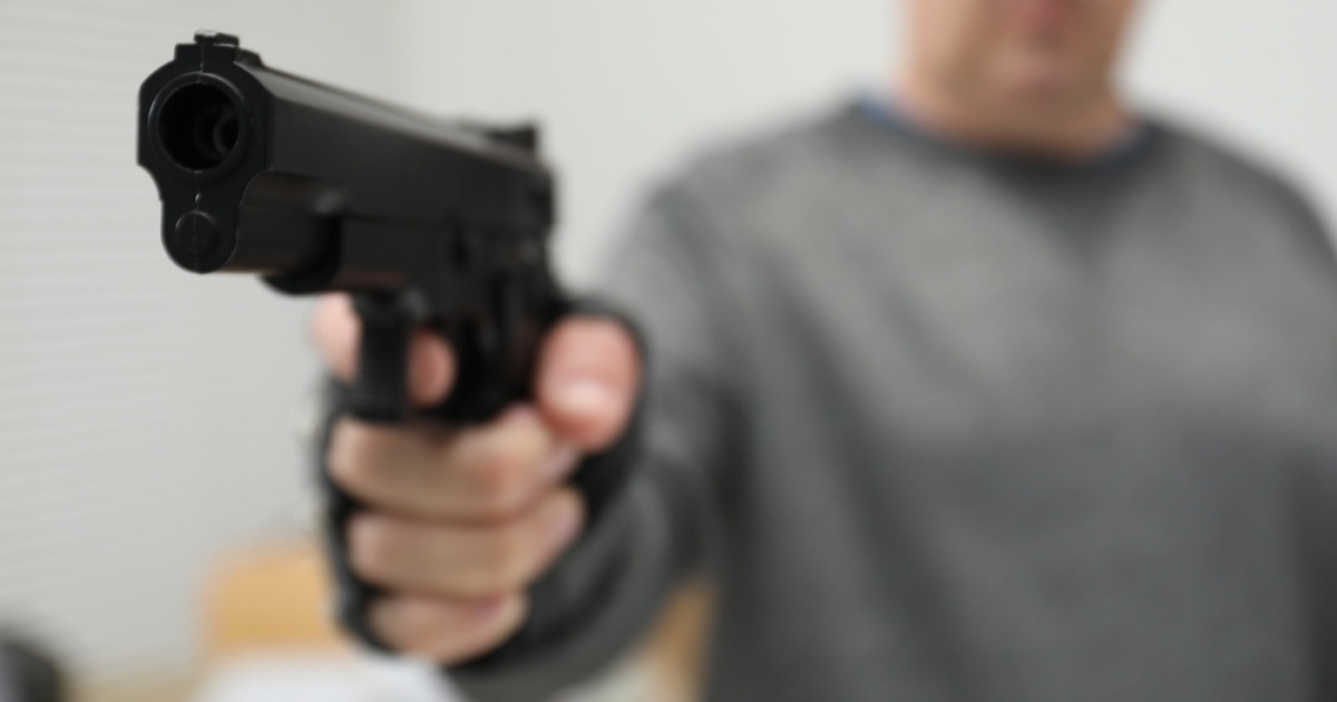 Conflict în familie tranşat cu arma. Un bărbat din Galați și-a împușcat concubina