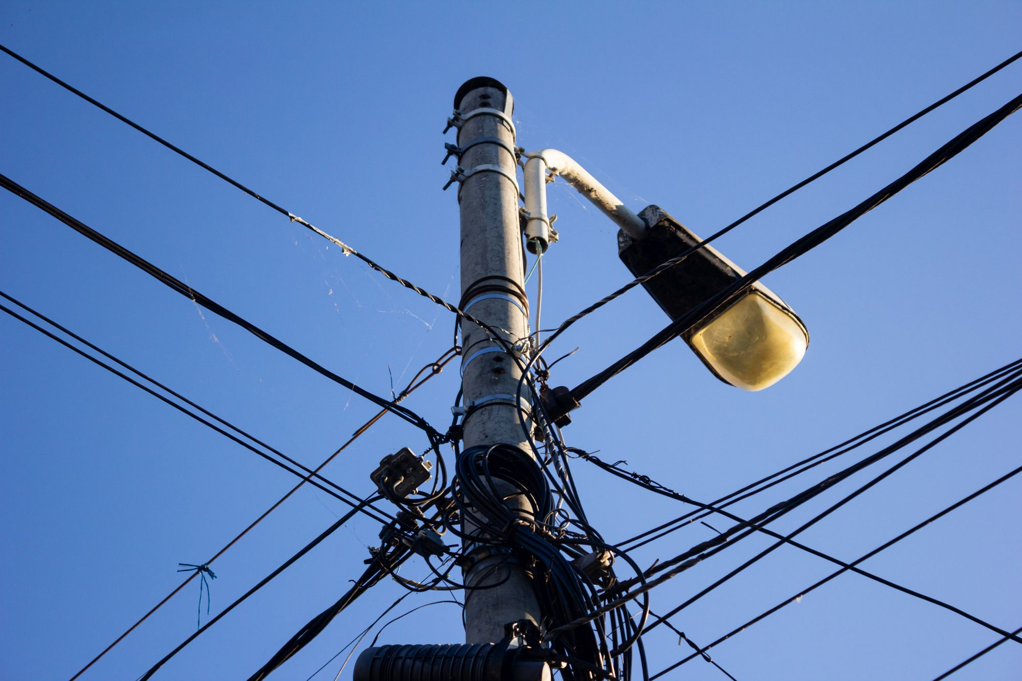 Între trei și opt ore, fără curent electric, în Galați