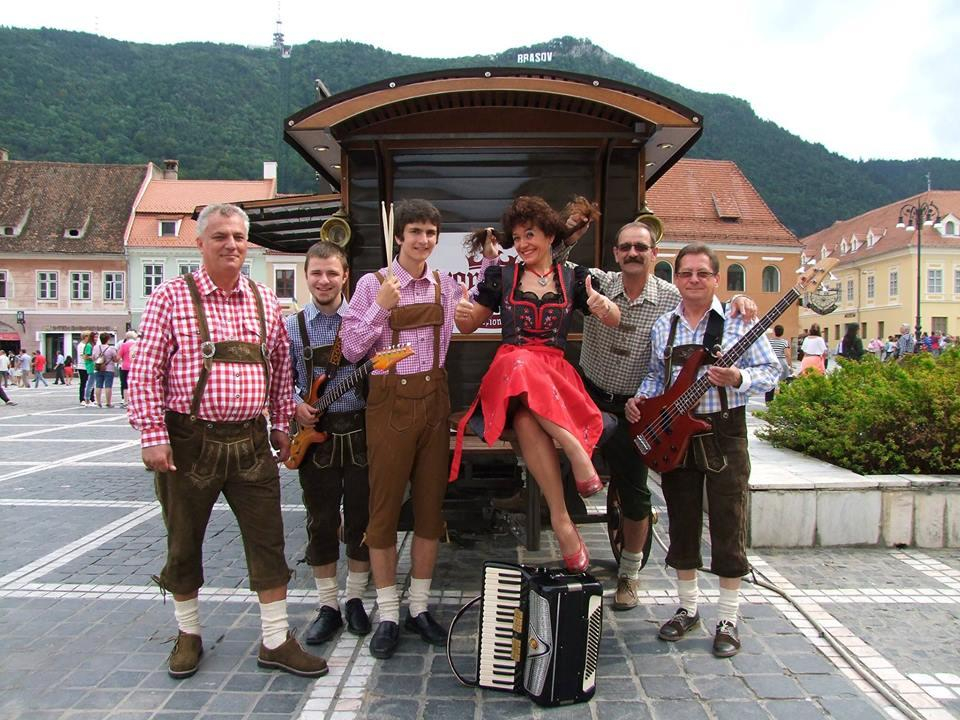 Sărbătoare cu bere şi specialităţi culinare germane