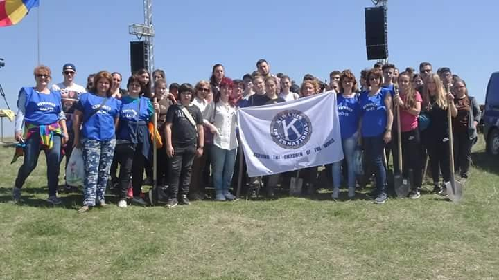 La plantat de stejari, în Parcul Memoriei Naţionale