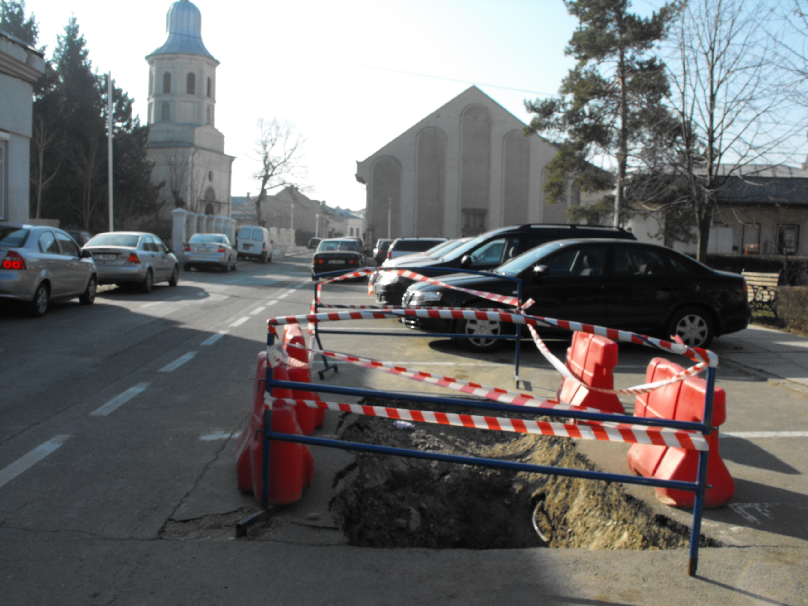 Ce e mai vechi decât Nicolae la Primărie? Hruba din parcare!