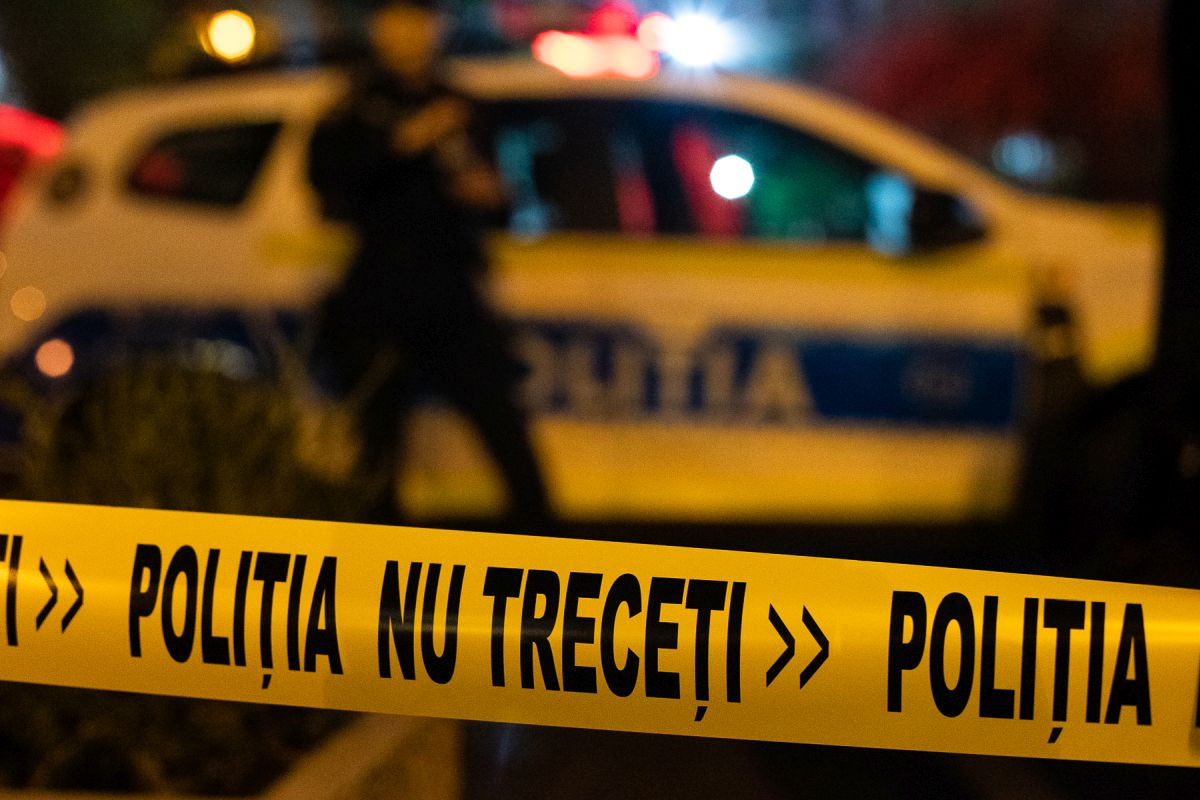 A băut bine și apoi a ieșit cu toporul în fața casei