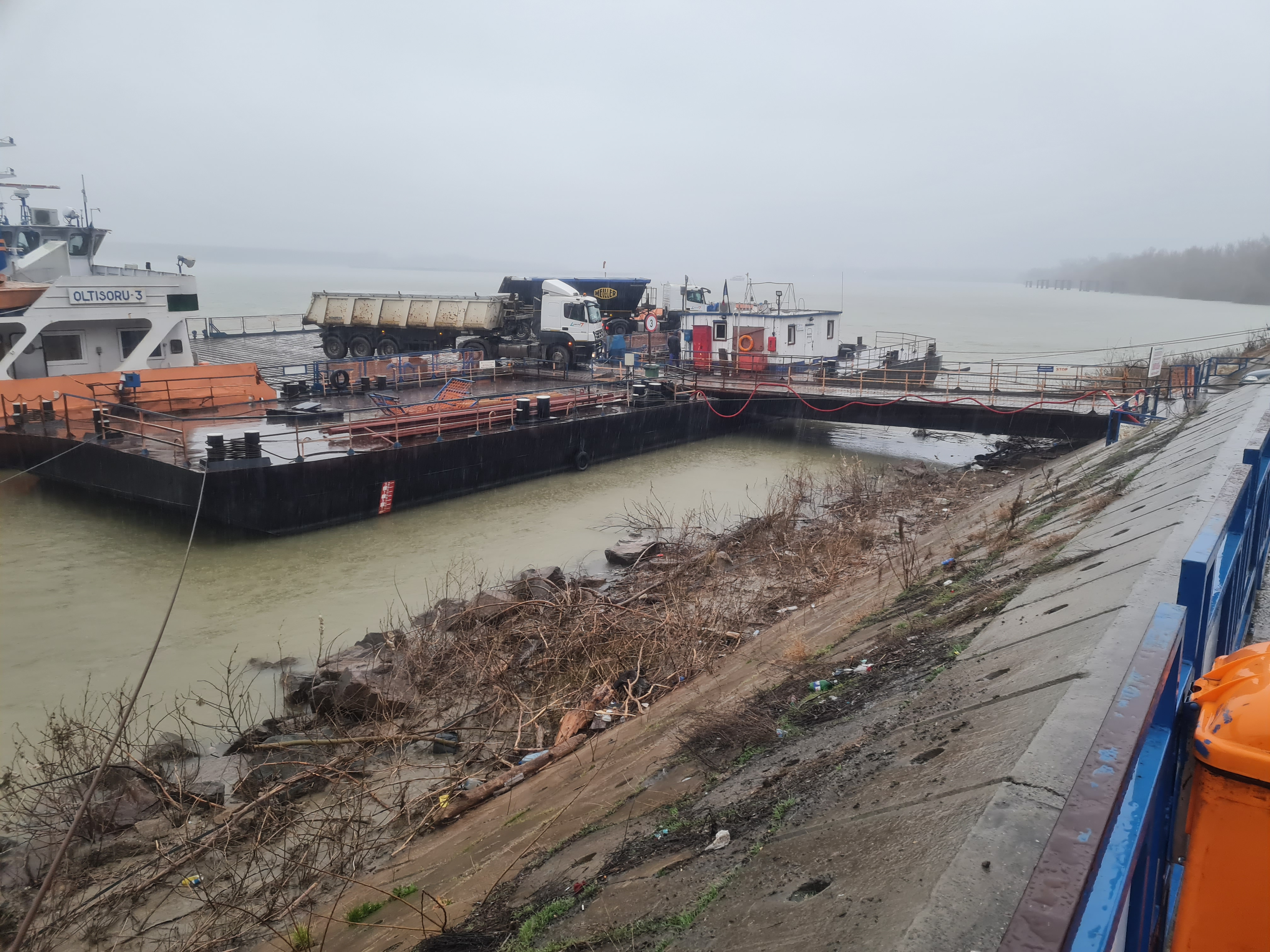 Adevărul despre PET-urile aruncate la malul Dunării