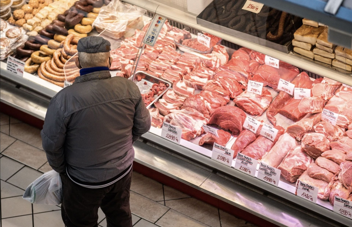 Cum să nu iei „țeapă” la cumpărarea porcului de Crăciun. Sfaturi de sezon