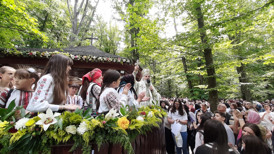 SPECIAL/ Mii de credincioși, la impresionantul pelerinaj de la Mănăstirea Buciumeni (FOTO și VIDEO)