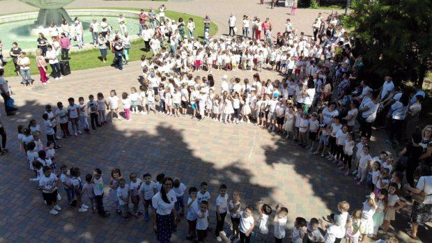 Centenar aniversar în inimi de preşcolar