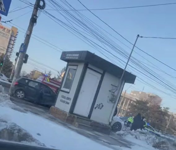 Șofer lăsat fără permis după ce a trecut pe roșu