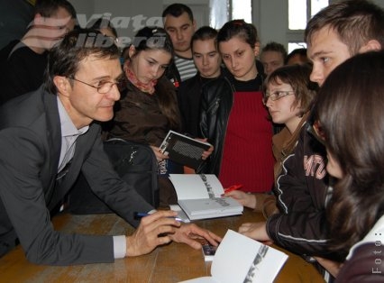 Un academician, de vorbă cu studenţii gălăţeni