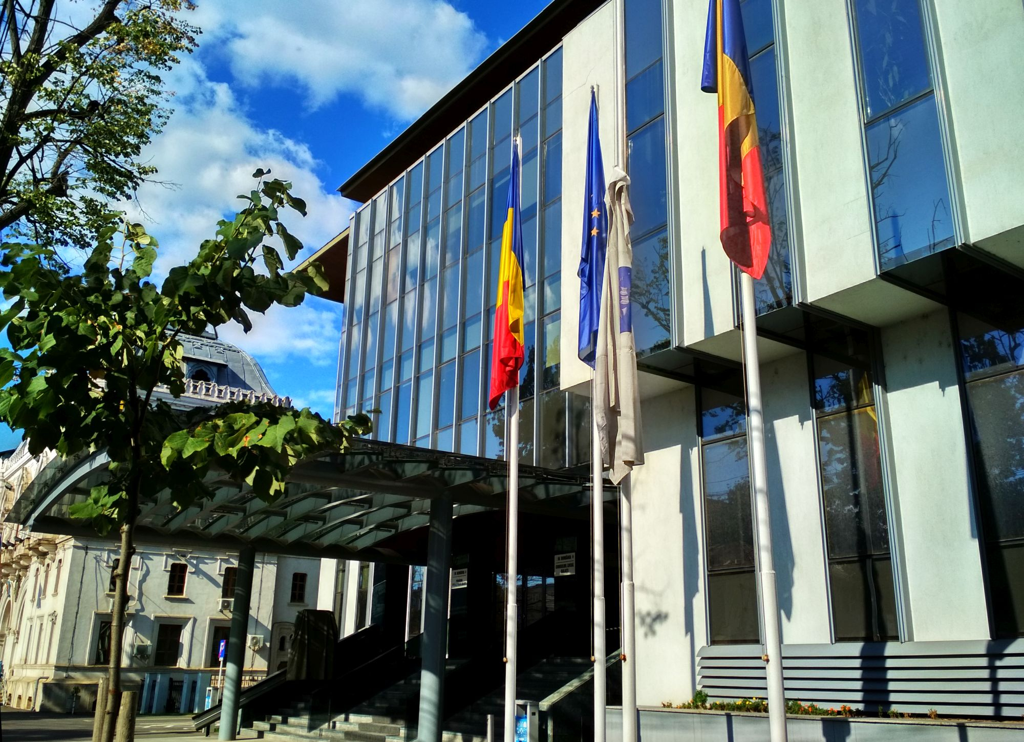 Primăria monitorizează presa printr-o firmă de apartament. Contract de peste 13.000 de euro fără TVA