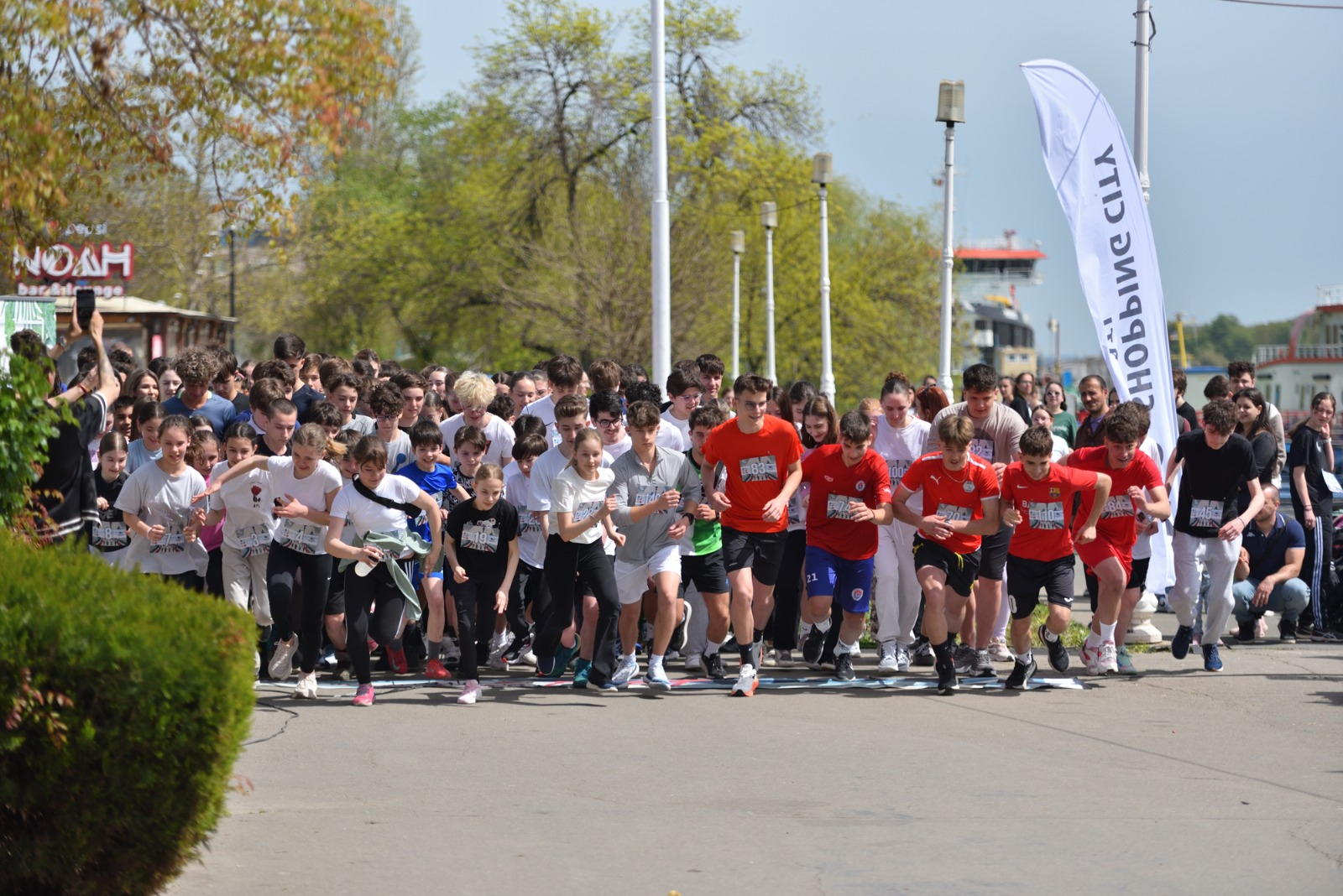 Peste 200 de elevi, la startul crosului CNVA. Cine sunt câştigătorii