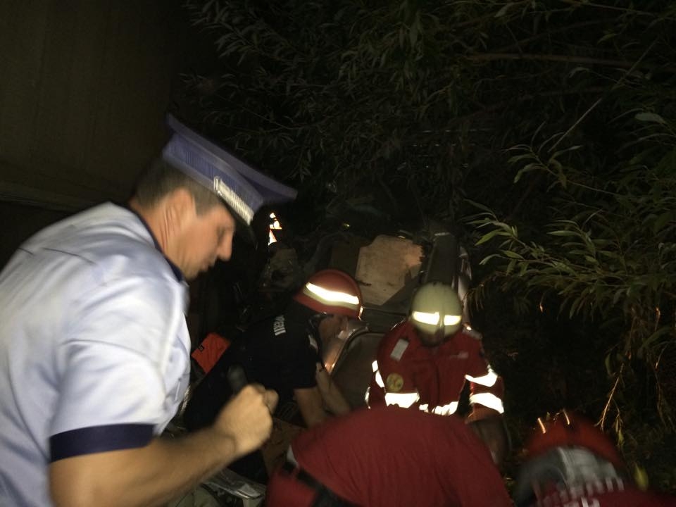 ACCIDENT GRAV de circulație pe DN26. Trei persoane au murit și alte șase au ajuns la spital
