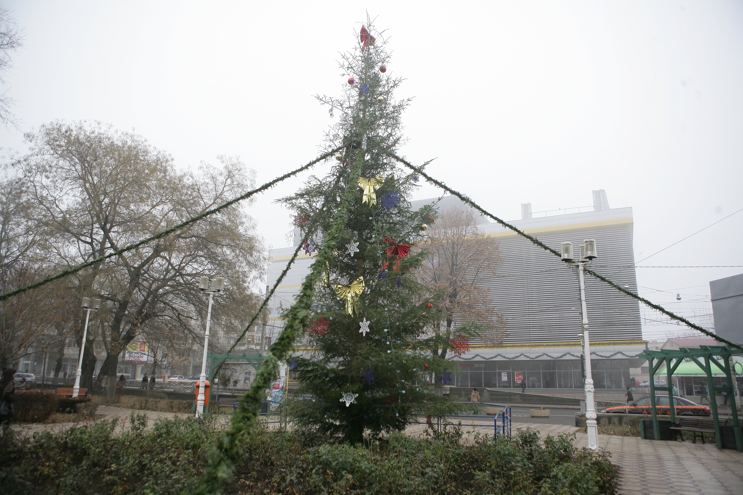 Urare de criză din partea autorităţilor gălăţene: Sărbători sărăcite!