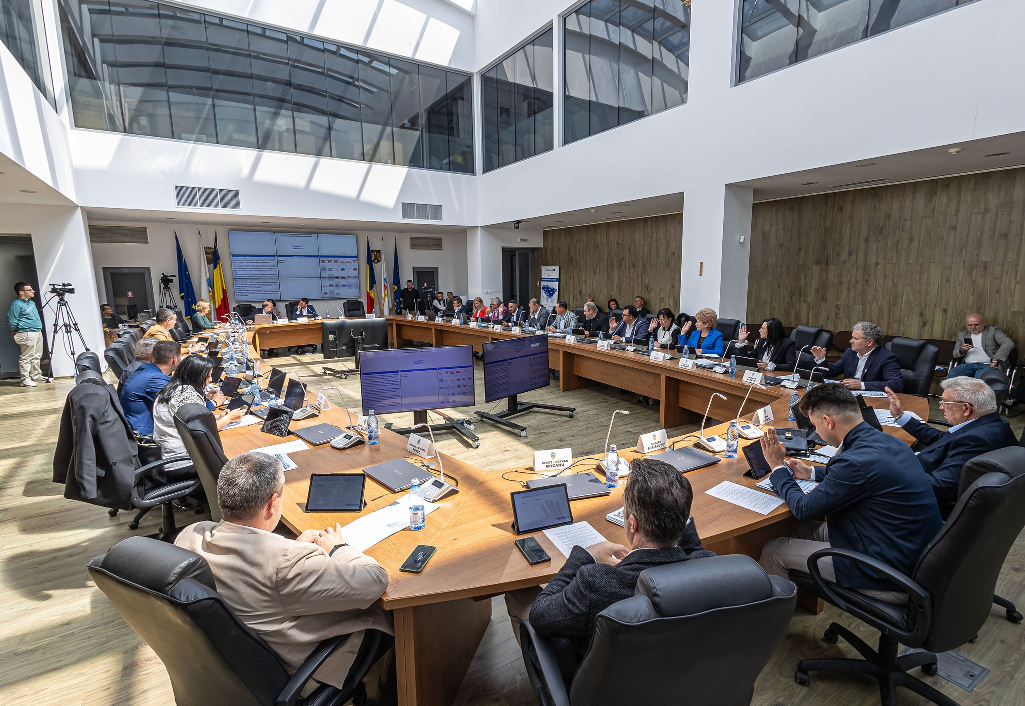 Majorarea taxelor şi a impozitelor, la votul aleşilor locali