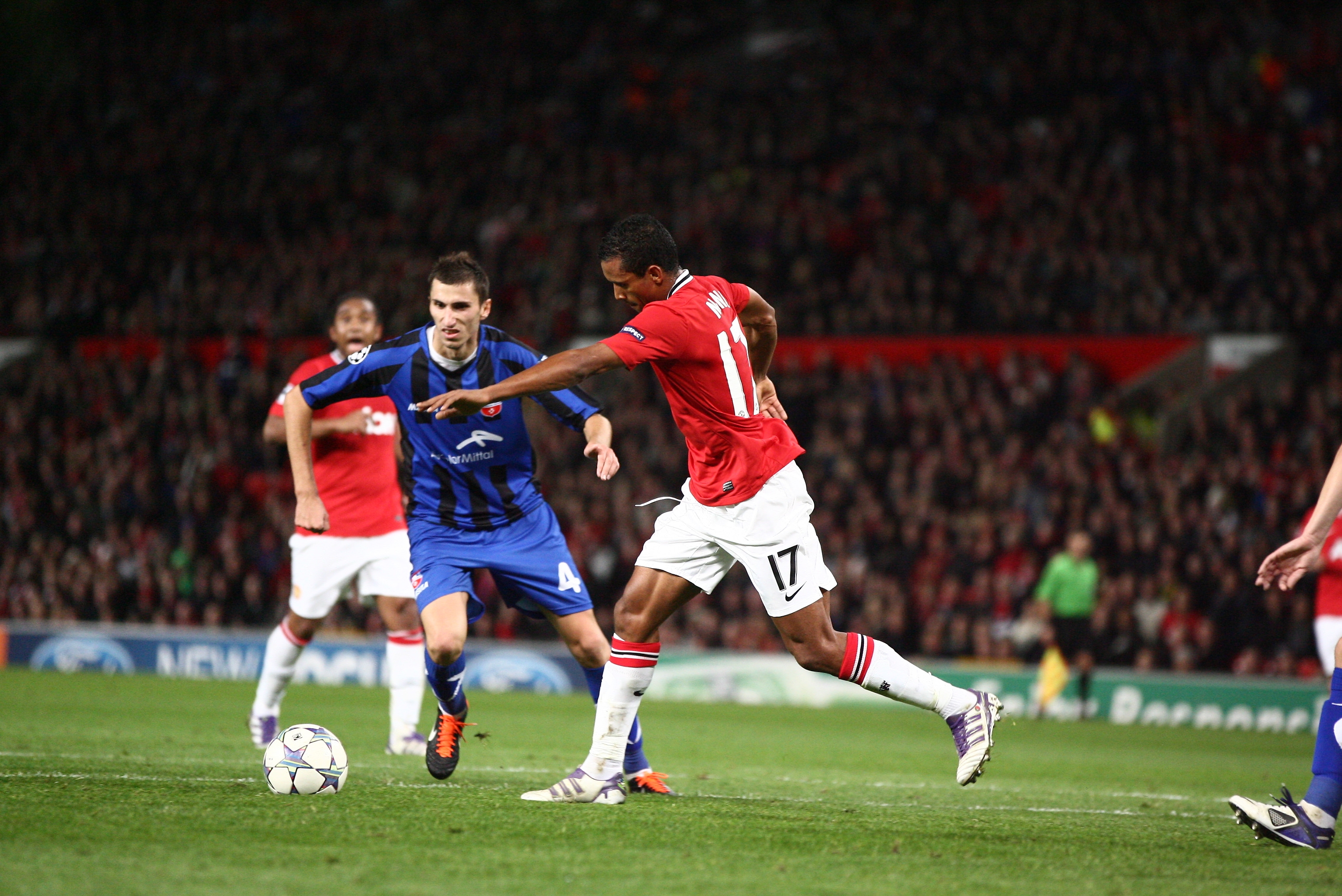 Gălăţenii, aplaudaţi pe Old Trafford / Înfrângere la indigo