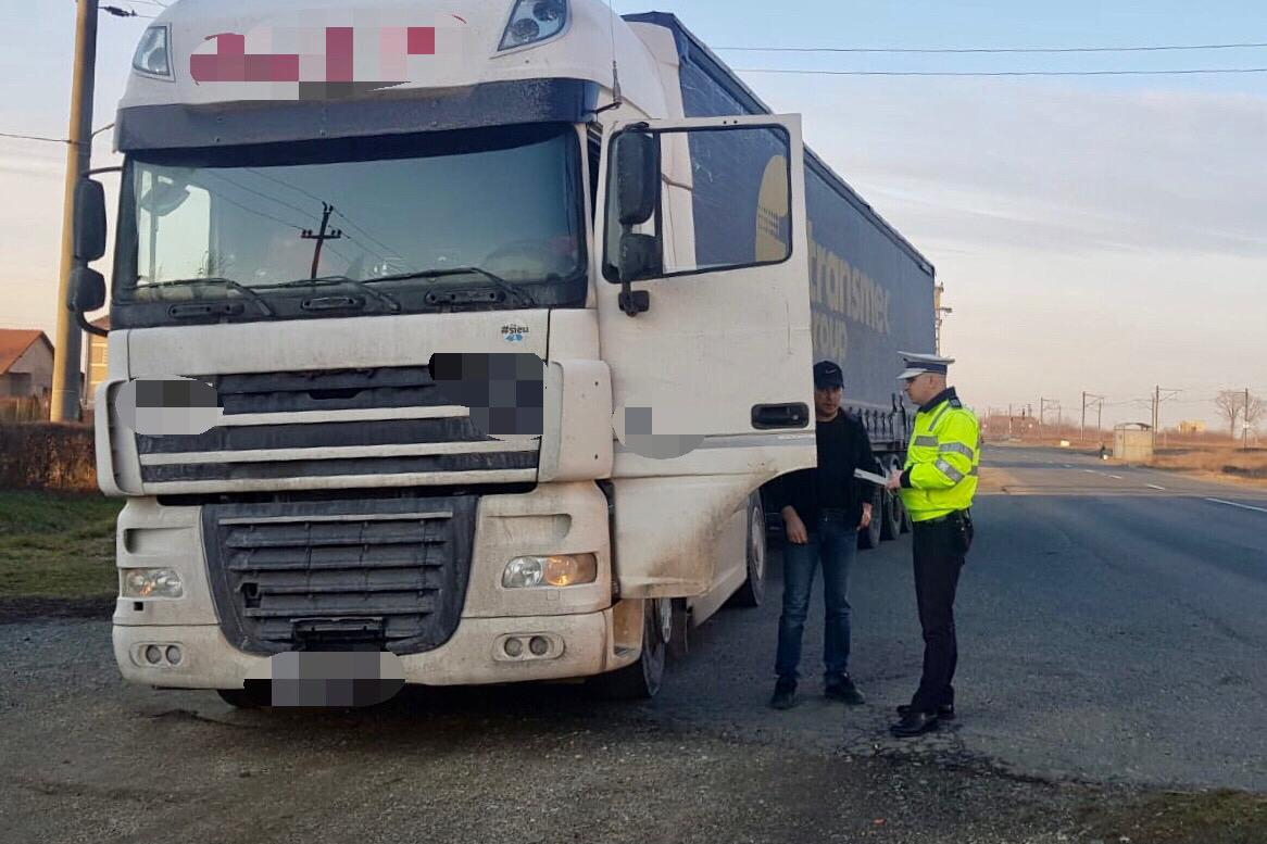 Șofer de tir, amendat pentru viteză năucitoare în localitate. Sancțiunea pe care a primit-o este uriașă