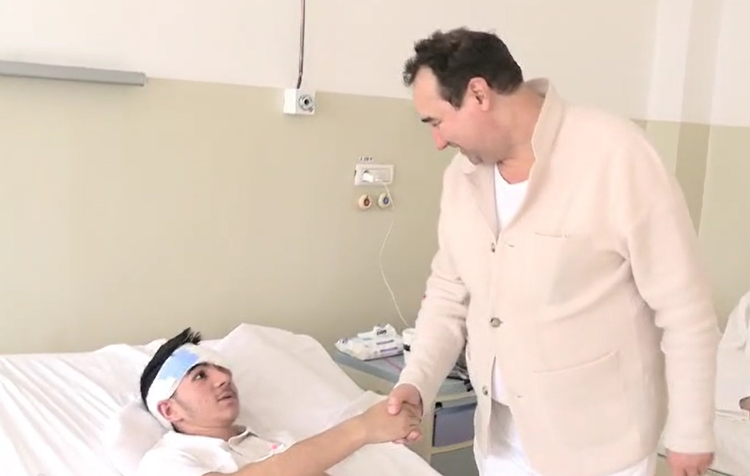 Un adolescent din Galaţi şi-a recăpătat vederea, în urma unei operaţii rare