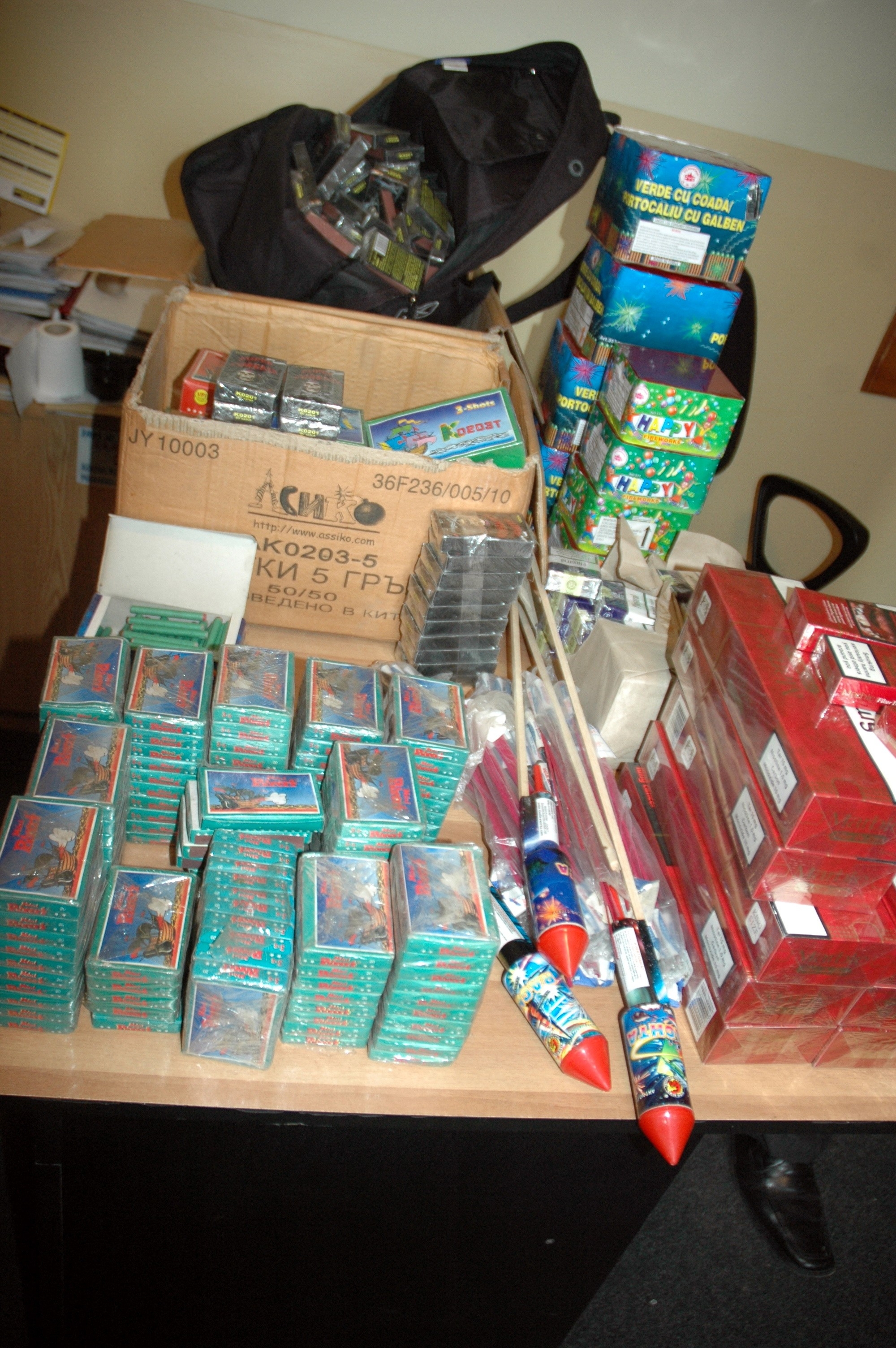 Contrabandişti şi pirotehnişti de ocazie