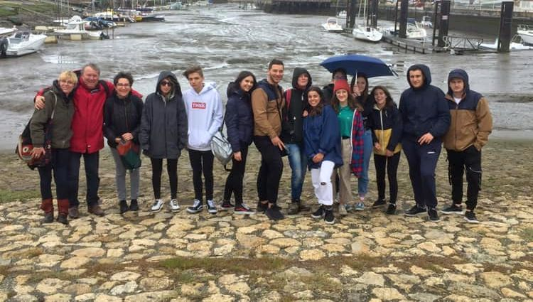 Elevii gălăţeni le-au întors vizita celor francezi. Turneu Rock-ul de la „Cuclin” are mare succes în Franţa