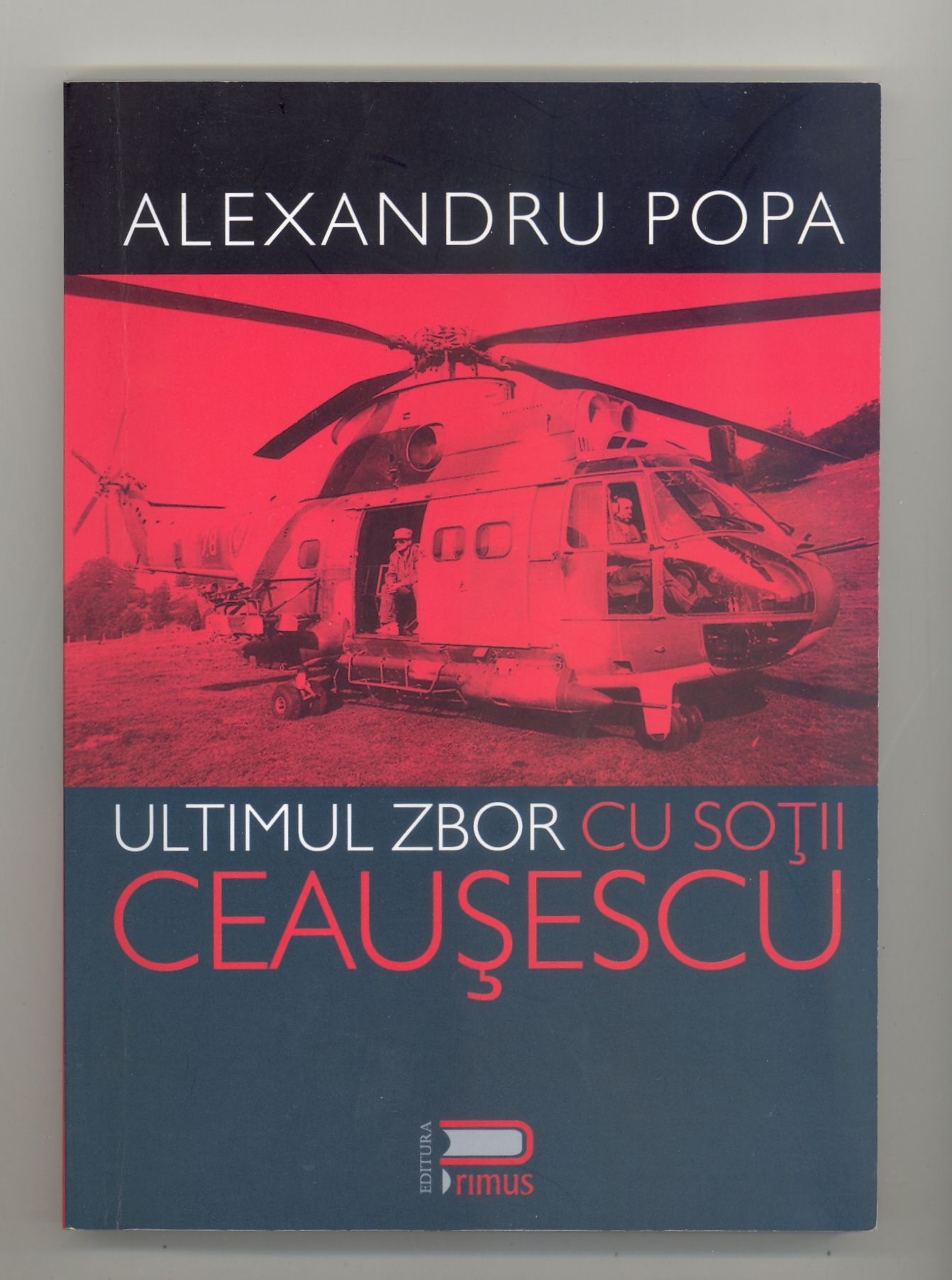Poveste cu VIP-uri: votcă, calorii, gloanţe/ Cartea pilotului „lui Ceauşescu”, prezentată la Galaţi