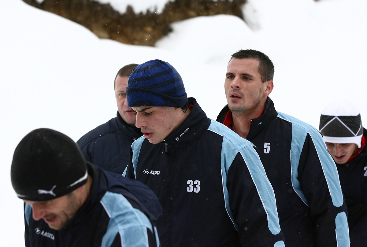 Campionii de la Oţelul, printre turele de alergare: „Dom’ profesor, stricaţi turismul românesc!”