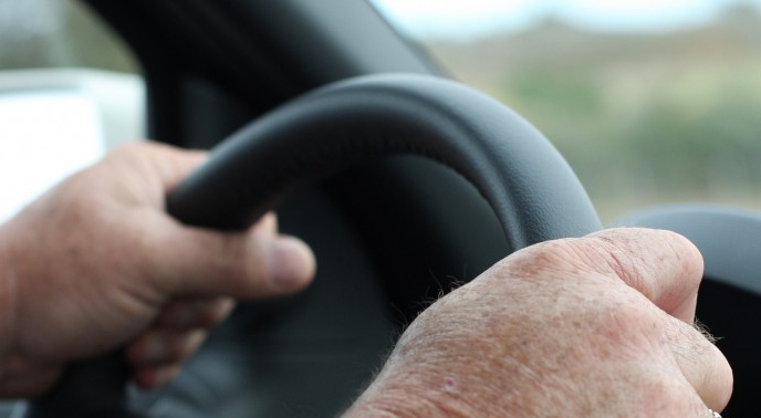 INCONŞTIENŢĂ! La volan, aproape în comă alcoolică