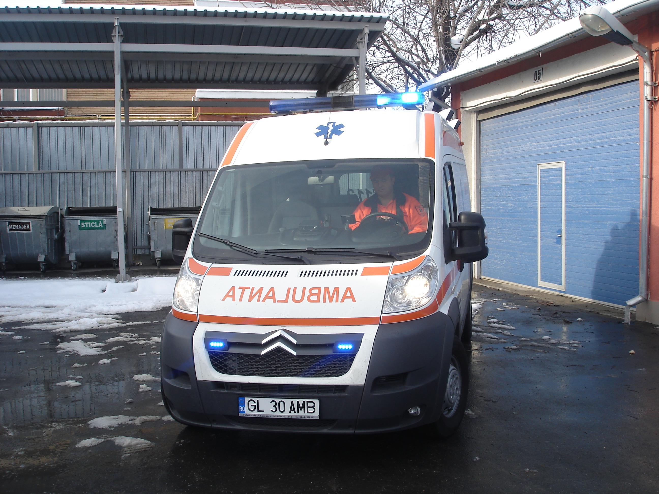 Două maşini NOI pentru Serviciul de AMBULANŢĂ Galaţi