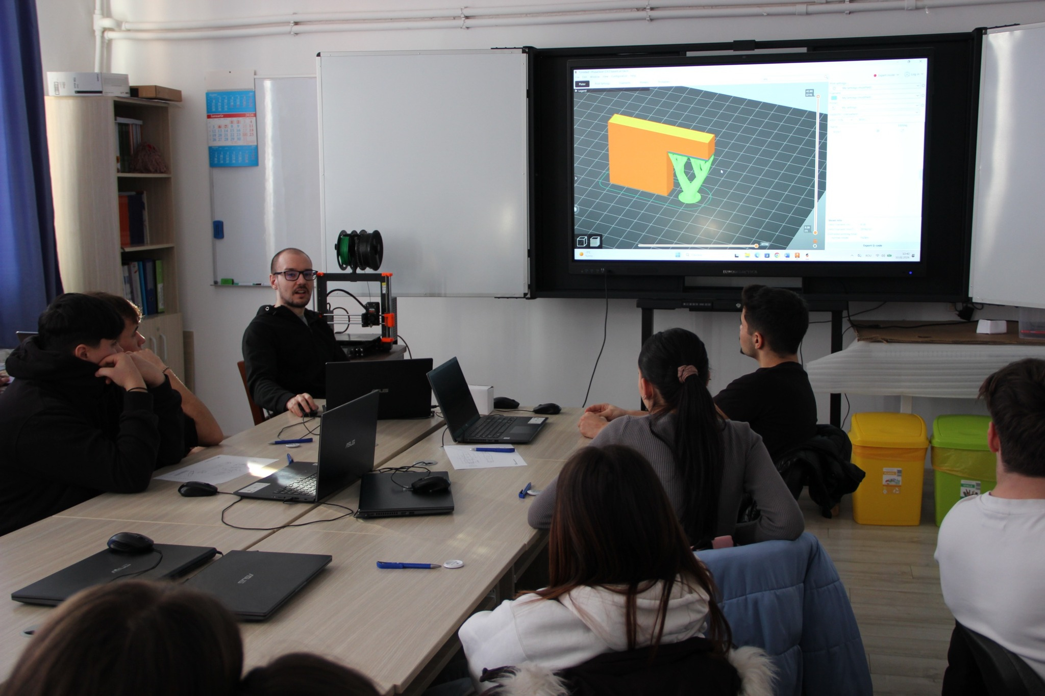 „Caravana ştiinței”, la liceul din Pechea