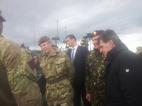 UPDATE/ Ministrul Duşa şi adjunctul Forţelor Aliate din Europa, prezenţi la exerciţiul militar din poligonul Smârdan