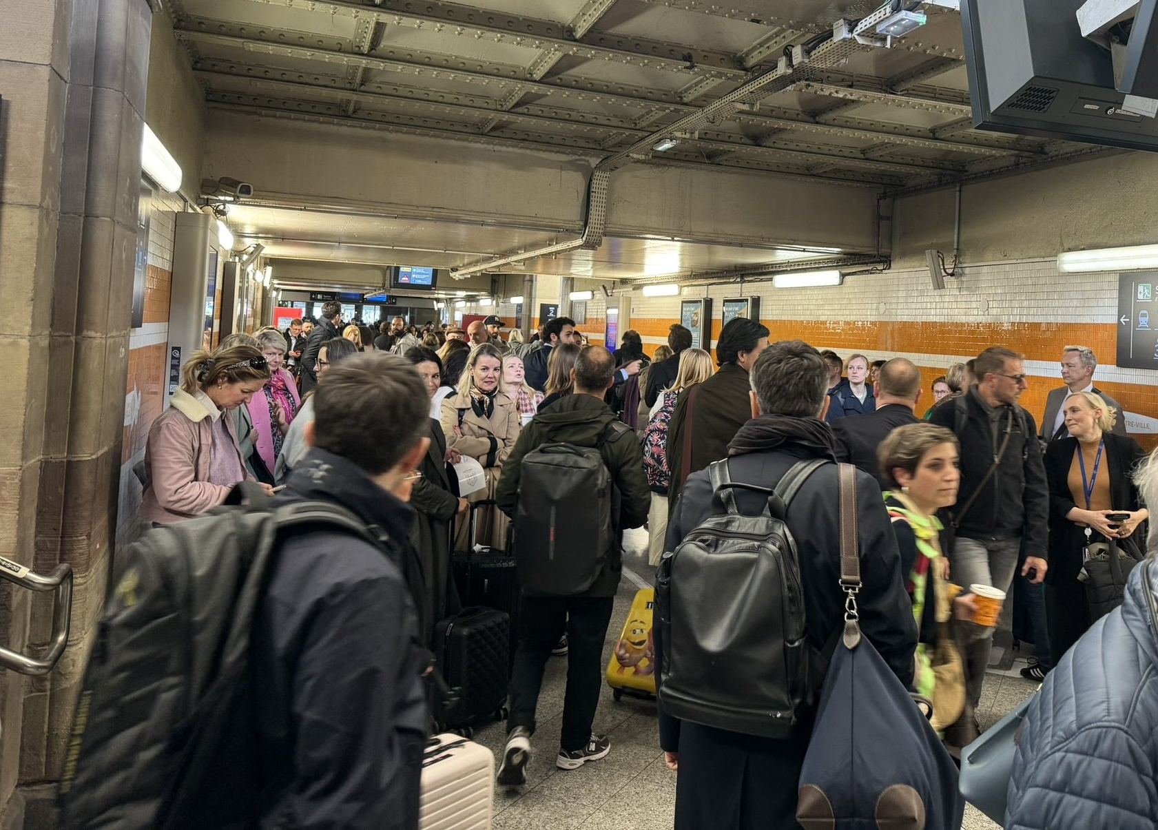 Locomotiva trenului care urma să transporte europarlamentari de la Strasbourg la Bruxelles a explodat