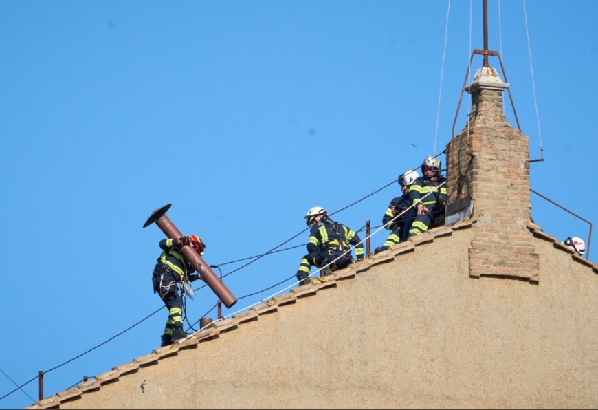 Au început pregătirile pentru conclavul care va alege noul papă