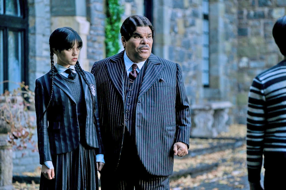 Fanii serialului „Wednesday”  pot vizita platourile de filmare  de la noi din ţară