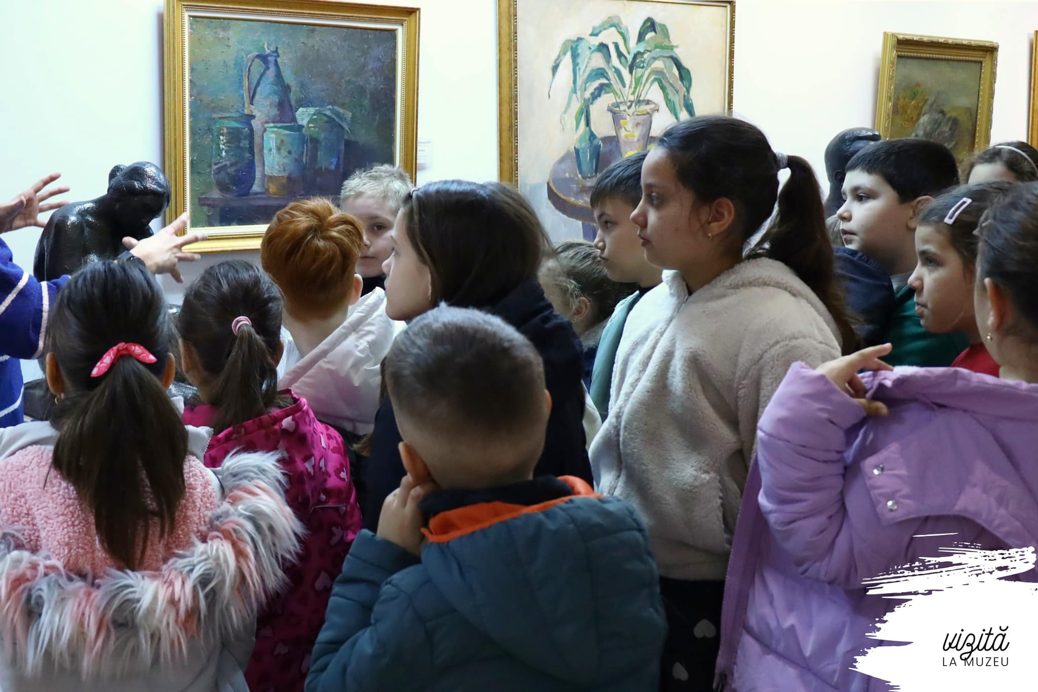 Elevi de la Şcoala Nr. 18, în vizită la Muzeul de Artă Vizuală