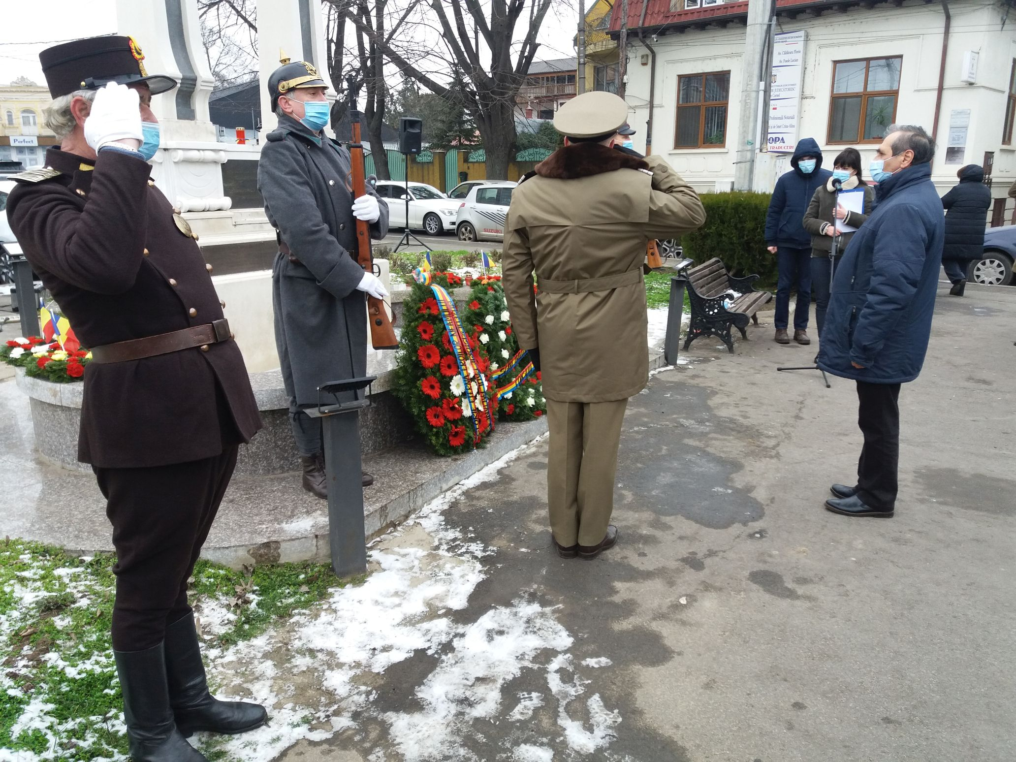 Istorie onorată, instituții de bun-simț, voluntariat