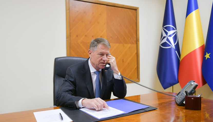 Klaus Iohannis, premiat alături de Michelle Yeoh