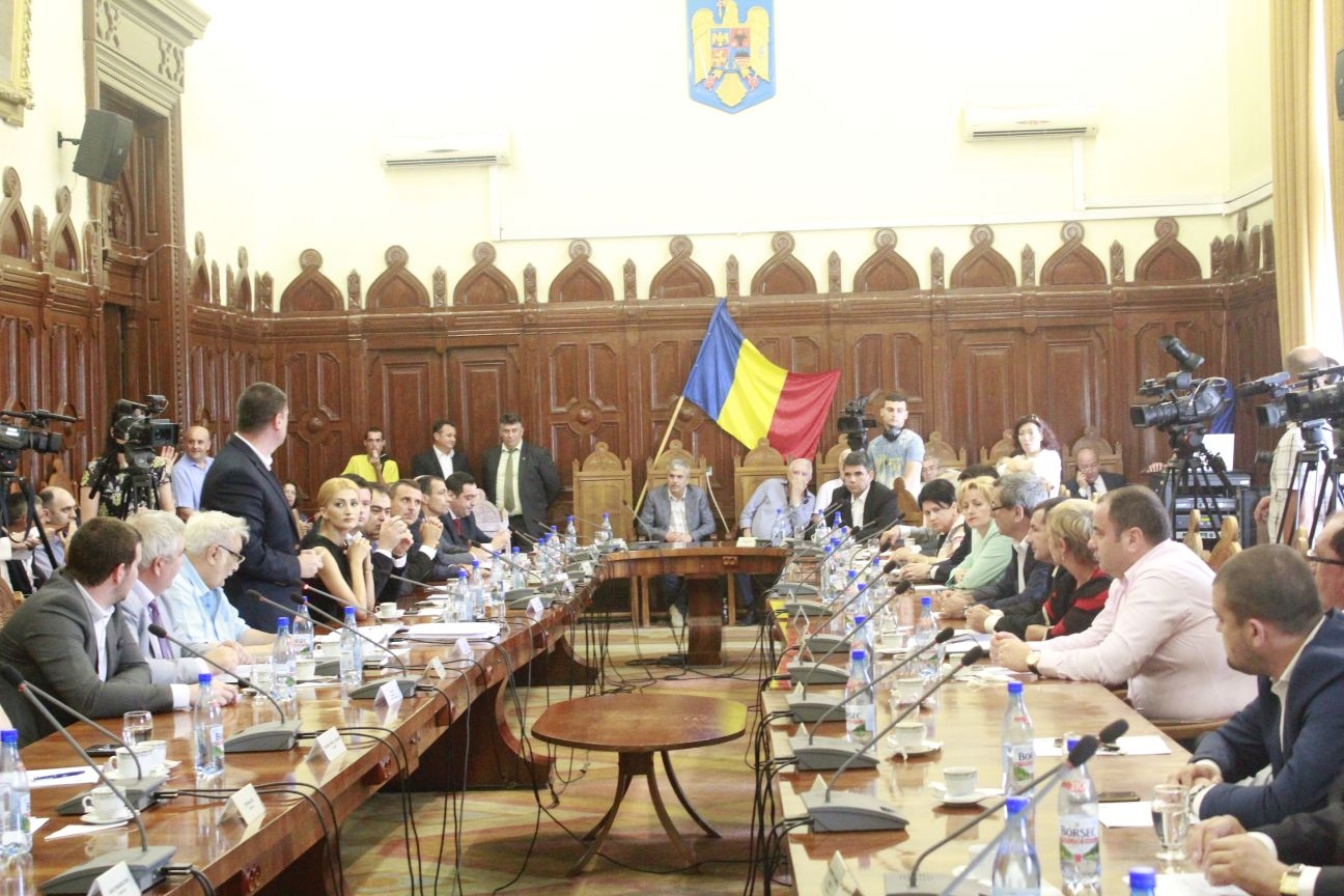 Şedinţă-fulger la Consiliul Judeţean/Aleşii şi-au împărţit "fotoliile" în comisiile de specialitate