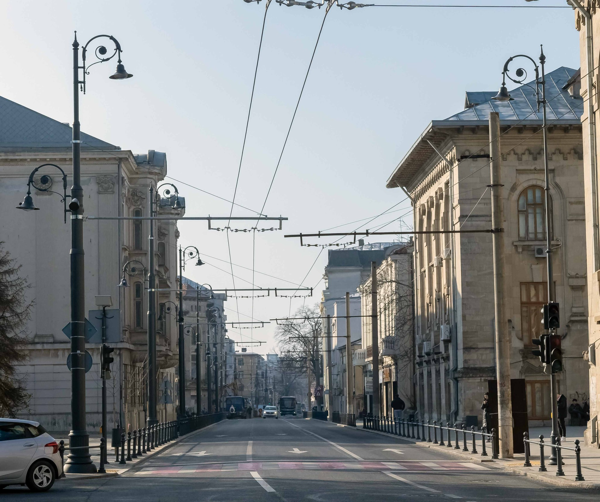 Ce se va întâmpla cu stâlpii vechi de pe strada Domnească