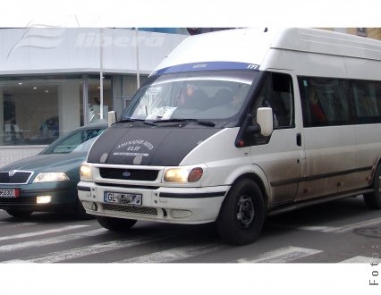 Maxi-taxi pe contrasens