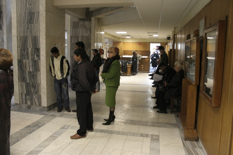 Dosarul maşinilor închiriate şi vândute cu acte false: Şase inculpaţi din opt sunt liberi