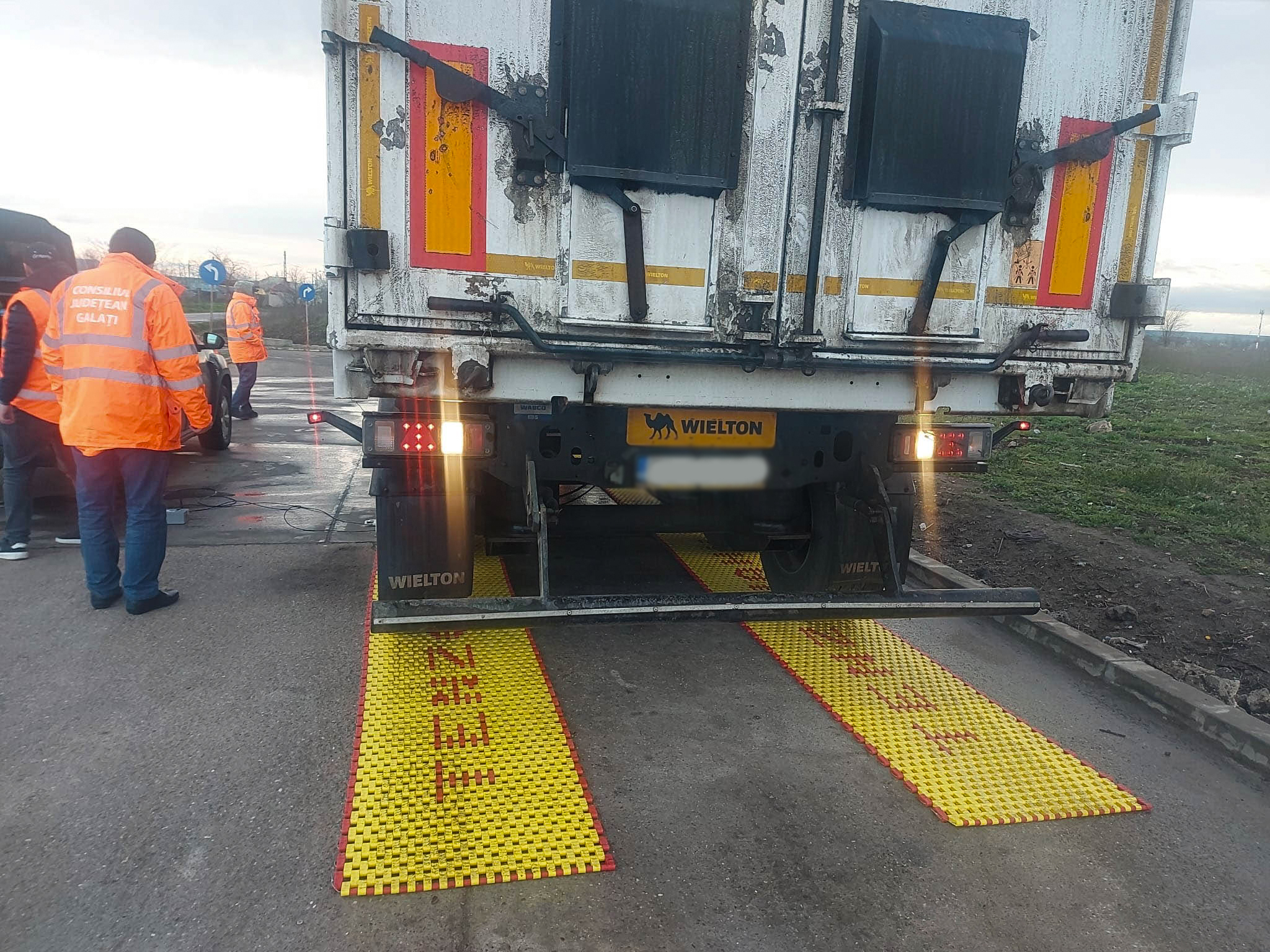 Atenție, șoferi! Fără încărcături peste limită pe drumurile județene!