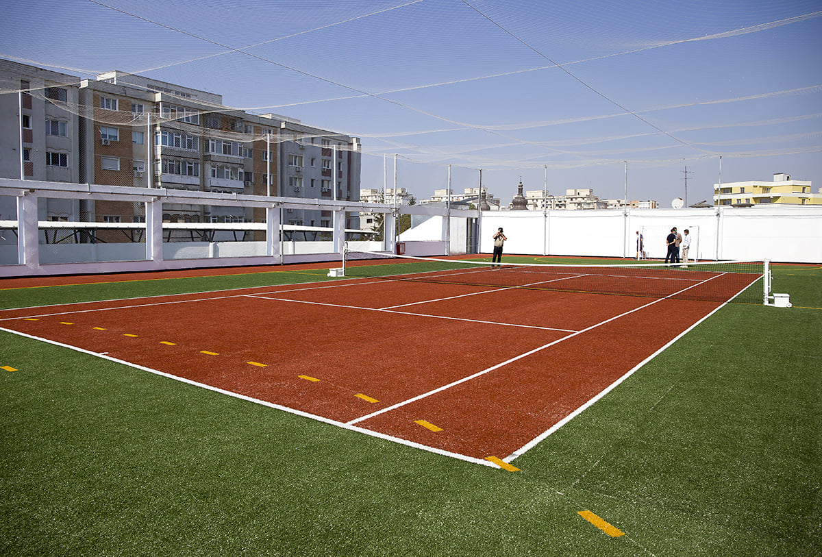 Terenul de sport din Mazepa zace de trei ani degeaba