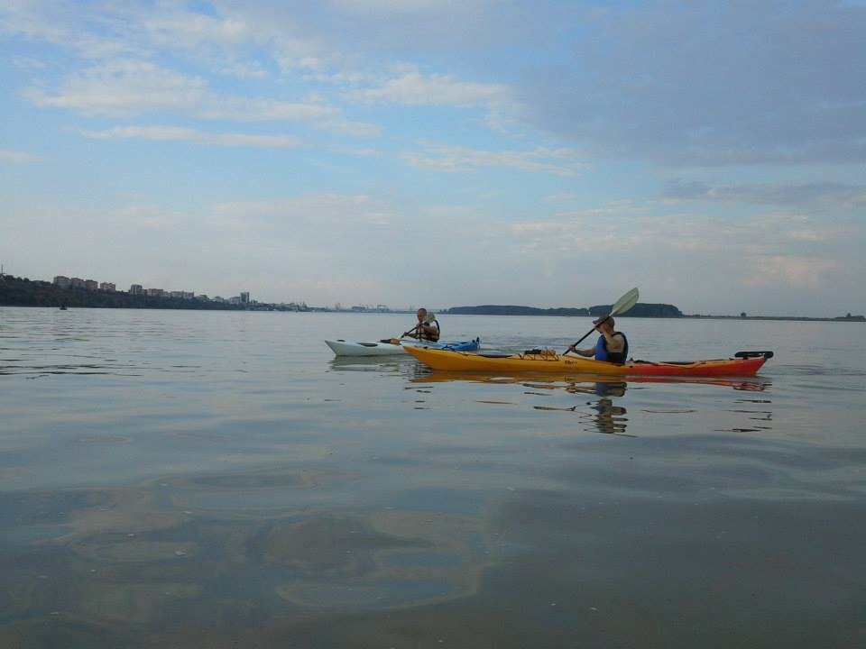 Coborâre cu caiace/ Ştafetă pe Dunăre, de la izvoare la vărsare