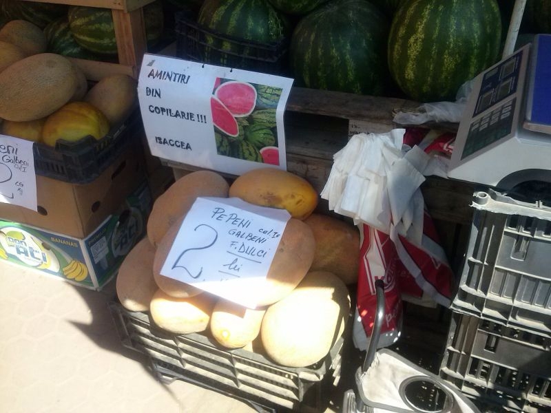 Mercurial: În piaţă, cu doi lei cumperi de toate