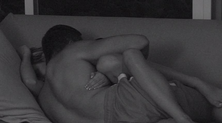 M-a înşelat iubita? Îi fur câinele şi hainele!