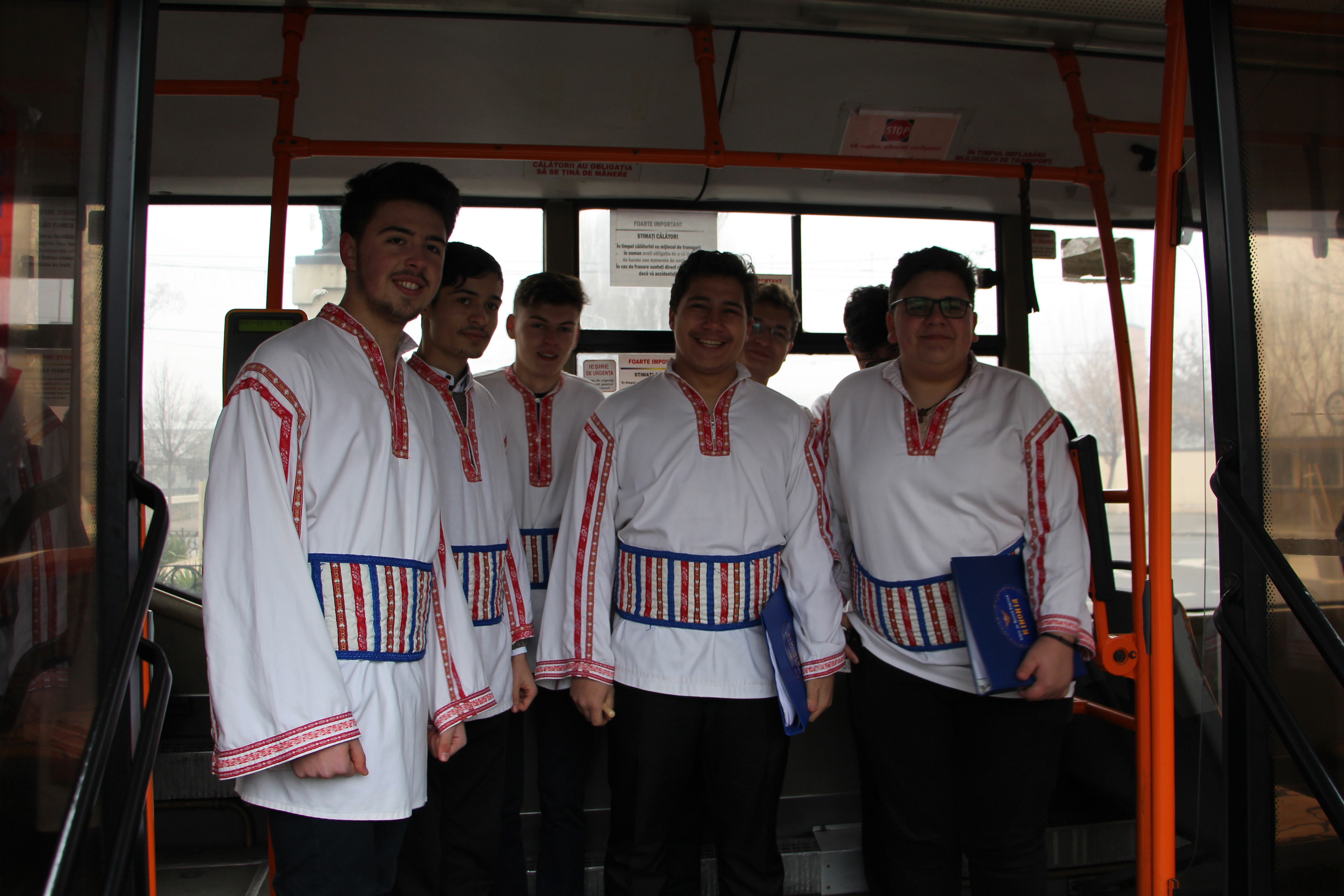 Transurb le-a oferit colinde gălăţenilor, prin vocea elevilor de la Seminarul Teologic Sf. Ap. Andrei