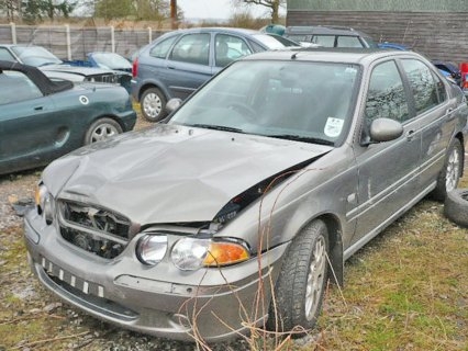 Pocnit cu şurubelniţa, pe fond nervos